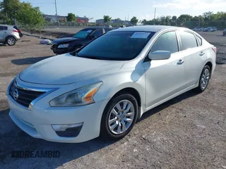 2014 Nissan Altima SV with VIN 1N4AL3AP3EC422980, listed as a IAAI auction lot 42002612 with 147,147 mi miles and . Bid and sale history available at carsss.com. Image 2.