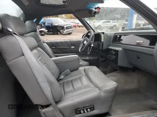 1986 GMC Caballero z VIN 3GTCW80Z1GS801760, wystawiony jako Copart lot #77592504 z przebiegiem 64 797 mil mil oraz Tytuł czysty. Historia ofert i sprzedaży dostępna na DreamBid. Obrazek 7.