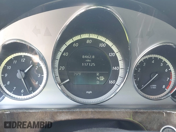 2010 Mercedes-Benz E 350 Luxury z VIN WDDHF8HB7AA114536, wystawiony jako IAAI lot #42237304 z przebiegiem 117 125 mil mil oraz . Historia ofert i sprzedaży dostępna na DreamBid. Obrazek 7.