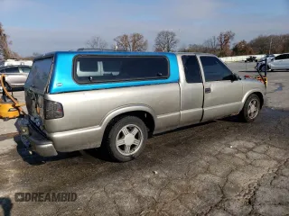 2000 GMC Sonoma SLS with VIN 1GTCS19W2Y8161077, listed as a Copart auction lot 82616024 with 212,356 mi miles and Salvage Title. Bid and sale history available at carsss.com. Image 3.
