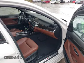 2013 BMW 5 Series 550i z VIN WBAFR9C55DD226915, wystawiony jako IAAI lot #42321584 z przebiegiem 136 974 mil mil oraz . Historia ofert i sprzedaży dostępna na DreamBid. Obrazek 5.