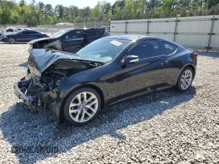 2013 Hyundai Genesis Coupe Track z VIN KMHHU6KJ6DU094394, wystawiony jako Copart lot #53101945 z przebiegiem 117 219 mil mil oraz Szkody całkowita. Historia ofert i sprzedaży dostępna na DreamBid. Obrazek 1.