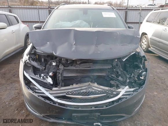 2017 Chrysler Pacifica Touring-L with VIN 2C4RC1BG5HR527158, listed as a IAAI auction lot 41353804 with NaN miles. Bid and sale history available at carsss.com. Image 12.