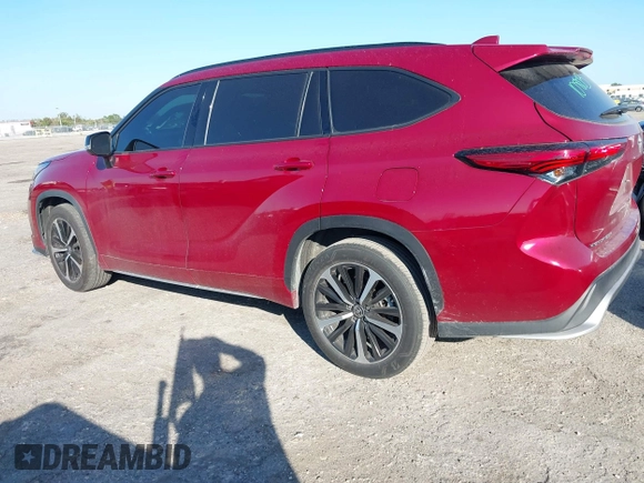 2022 Toyota Highlander XSE with VIN 5TDLZRAH6NS137265, listed as a IAAI auction lot 41300574 with 35,846 mi miles and . Bid and sale history available at DreamBid. Image 3.