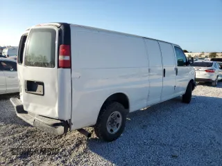 2013 Chevrolet Express Cargo Van with VIN 1GCWGGBA5D1104262, listed as a Copart auction lot 44511665 with 153,283 mi miles and Salvage Title. Bid and sale history available at carsss.com. Image 3.