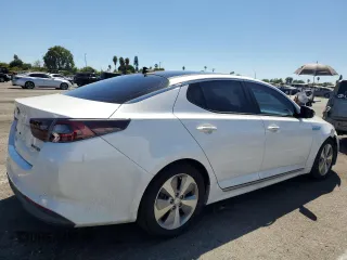 2016 Kia Optima Hybrid EX with VIN KNAGN4AD7G5097975, listed as a Copart auction lot 68545594 with 170,521 mi miles and Clean Title. Bid and sale history available at carsss.com. Image 3.