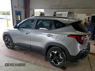 2025 Kia Seltos S z VIN KNDEUCAA7S7684266, wystawiony jako Copart lot #55815285 z przebiegiem 6869 mil mil oraz Szkody całkowita. Historia ofert i sprzedaży dostępna na DreamBid. Obrazek 2.