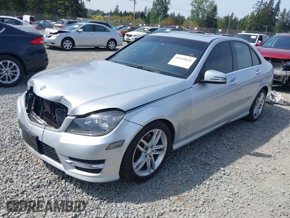 2012 Mercedes-Benz C 300 Sport z VIN WDDGF8BB7CR238797, wystawiony jako IAAI lot #42119641 z przebiegiem 168 348 mil mil oraz . Historia ofert i sprzedaży dostępna na DreamBid. Obrazek 2.