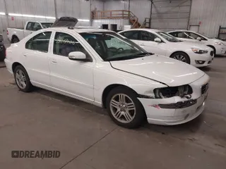 2007 Volvo S60 2.5L Turbo with VIN YV1RS592872634099, listed as a IAAI auction lot 42018020 with 211,887 mi miles. Bid and sale history available at carsss.com. Image 1.