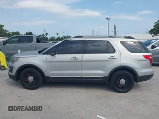 2018 Ford Police Interceptor Utility z VIN 1FM5K8AR4JGC95328, wystawiony jako IAAI lot #42295227 z przebiegiem 119 872 mil mil oraz . Historia ofert i sprzedaży dostępna na DreamBid. Obrazek 14.