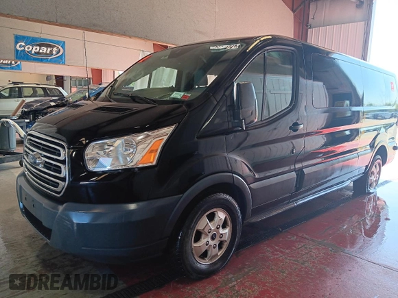 2018 Ford Transit Passenger XL z VIN 1FBZX2YG9JKA79775, wystawiony jako Copart lot #60044743 z przebiegiem 57 404 mil mil oraz Szkoda całkowita • Salvage title. Historia ofert i sprzedaży dostępna na DreamBid. Obrazek 1.