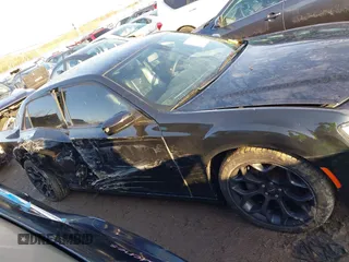 2019 Chrysler 300 with VIN 2C3CCABG6KH637059, listed as a IAAI auction lot 41631640 with 95,254 mi miles. Bid and sale history available at carsss.com. Image 14.
