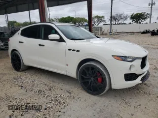 2017 Maserati Levante z VIN ZN661XUL0HX250697, wystawiony jako Copart lot #56871095 z przebiegiem 73 042 mil mil oraz Czysty tytuł • Clean title. Historia ofert i sprzedaży dostępna na DreamBid. Obrazek 4.
