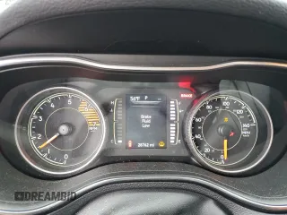 2019 Jeep Cherokee Latitude Plus z VIN 1C4PJMLNXKD192548, wystawiony jako Copart lot #55999925 z przebiegiem 28 762 mil mil oraz Szkoda całkowita • Salvage title. Historia ofert i sprzedaży dostępna na DreamBid. Obrazek 9.