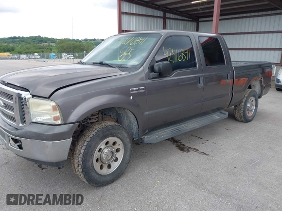 2006 Ford F-250 XL z VIN 1FTSW215X6ED62071, wystawiony jako IAAI lot #42416841 z przebiegiem 240 855 mil mil oraz . Historia ofert i sprzedaży dostępna na DreamBid. Obrazek 18.