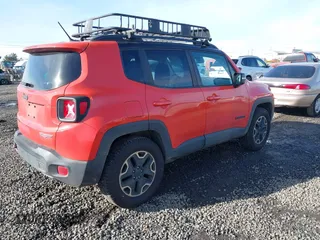 2017 Jeep Renegade Trailhawk z VIN ZACCJBCB7HPF25940, wystawiony jako IAAI lot #41372188 z przebiegiem 146 817 mil mil oraz . Historia ofert i sprzedaży dostępna na DreamBid. Obrazek 4.