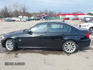 2011 BMW 3 Series 328i xDrive z VIN WBAPK7G55BNN87270, wystawiony jako IAAI lot #41907780 z przebiegiem 168 844 mil mil oraz . Historia ofert i sprzedaży dostępna na DreamBid. Obrazek 14.