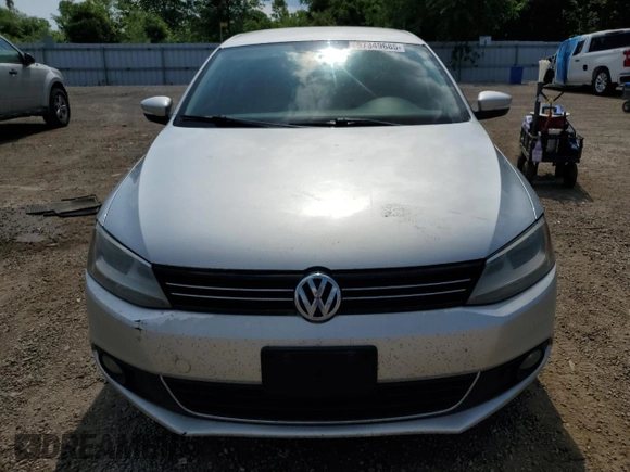 2012 Volkswagen Jetta Comfortline with VIN 3VWDL7AJ0CM375068, listed as a Copart auction lot 57349685 with 370,214 mi miles and Salvage title. Bid and sale history available at DreamBid. Image 5.