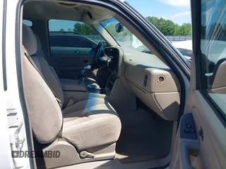 2007 Chevrolet Silverado 1500HD LS z VIN 1GCGK13UX7F199725, wystawiony jako IAAI lot #42098940 z przebiegiem Nie podano mil oraz . Historia ofert i sprzedaży dostępna na DreamBid. Obrazek 5.