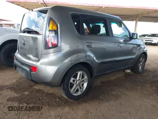 2010 Kia Soul + with VIN KNDJT2A28A7163141, listed as a IAAI auction lot 42035132 with 211,661 mi miles. Bid and sale history available at carsss.com. Image 4.