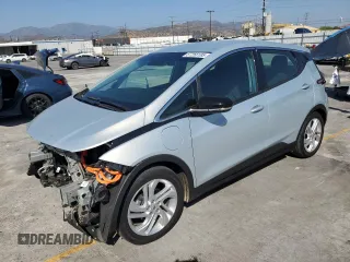 2023 Chevrolet Bolt EV 1LT z VIN 1G1FW6S05P4177390, wystawiony jako Copart lot #57256185 z przebiegiem 9 590 mil mil oraz Szkoda całkowita • Salvage title. Historia ofert i sprzedaży dostępna na DreamBid. Obrazek 1.