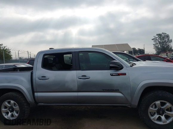 2023 Toyota Tacoma SR z VIN 3TMCZ5AN0PM538974, wystawiony jako IAAI lot #42510020 z przebiegiem 31 281 mil mil oraz . Historia ofert i sprzedaży dostępna na DreamBid. Obrazek 13.