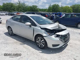 2023 Nissan Versa SV z VIN 3N1CN8EV4PL851476, wystawiony jako IAAI lot #42140568 z przebiegiem 35 451 mil mil oraz . Historia ofert i sprzedaży dostępna na DreamBid. Obrazek 1.