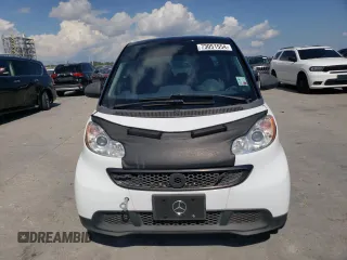 2015 Smart fortwo Passion z VIN WMEEJ3BAXFK820031, wystawiony jako Copart lot #73051554 z przebiegiem Nie podano mil oraz Szkoda całkowita • Salvage title. Historia ofert i sprzedaży dostępna na DreamBid. Obrazek 5.