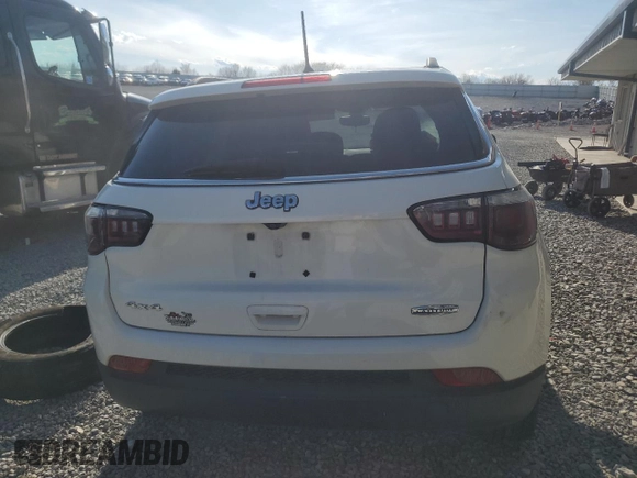 2018 Jeep Compass Latitude z VIN 3C4NJDBB8JT483363, wystawiony jako Copart lot #50693775 z przebiegiem 115 389 mil mil oraz Szkoda całkowita • Salvage title. Historia ofert i sprzedaży dostępna na DreamBid. Obrazek 6.