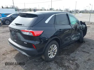 2020 Ford Escape SE with VIN 1FMCU0G67LUB94143, listed as a IAAI auction lot 42033681 with 34,180 mi miles and . Bid and sale history available at carsss.com. Image 4.