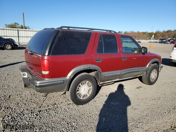 1999 Chevrolet Blazer LS with VIN 1GNDT13WXX2119758, listed as a Copart auction lot 76240964 with 162,369 mi miles and Salvage Title. Bid and sale history available at carsss.com. Image 3.