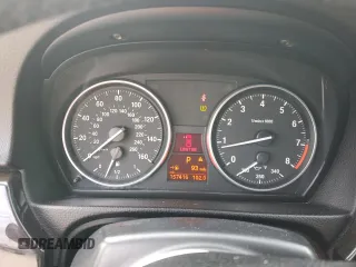 2012 BMW 3 Series 335i z VIN WBADX7C58CE744687, wystawiony jako Copart lot #83197624 z przebiegiem 157 416 mil mil oraz Szkoda całkowita • Salvage title. Historia ofert i sprzedaży dostępna na DreamBid. Obrazek 9.