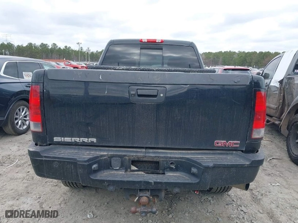 2011 GMC Sierra 2500HD Denali with VIN 1GT125C83BF229026, listed as a IAAI auction lot 41537365 with 330,495 mi miles. Bid and sale history available at carsss.com. Image 16.
