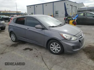 2013 Hyundai Accent GS z VIN KMHCT5AEXDU132351, wystawiony jako Copart lot #57257785 z przebiegiem 91 426 mil mil oraz Szkoda całkowita • Salvage title. Historia ofert i sprzedaży dostępna na DreamBid. Obrazek 4.