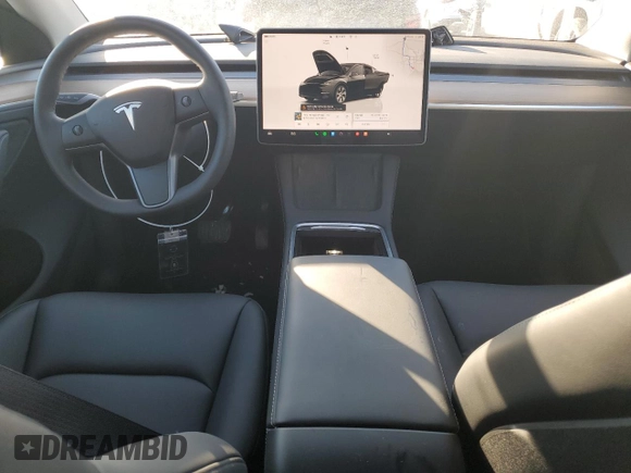 2024 Tesla Model Y Long Range with VIN 7SAYGDEE5RA270382, listed as a Copart auction lot 82899494 with 6,401 mi miles and Clean title. Bid and sale history available at DreamBid. Image 8.
