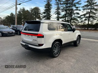 2024 Lexus GX 550 Luxury with VIN JTJVBCDX9R5005977, listed as a Copart auction lot 86017994 with 3 mi miles and Clean title. Bid and sale history available at DreamBid. Image 4.
