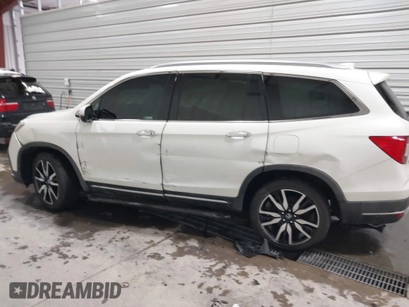 2019 Honda Pilot Touring 7-Passenger with VIN 5FNYF6H64KB005798, listed as a IAAI auction lot 41551933 with 103,151 mi miles. Bid and sale history available at carsss.com. Image 14.