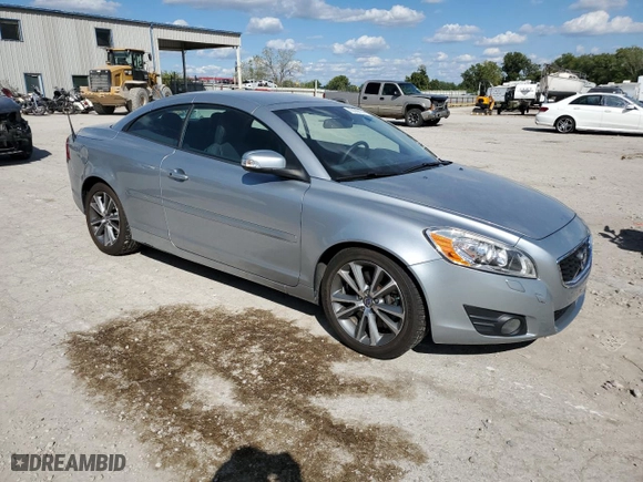 2012 Volvo C70 T5 with VIN YV1672MC8CJ127481, listed as a Copart auction lot 73129114 with 102,167 mi miles and Salvage Title. Bid and sale history available at carsss.com. Image 4.