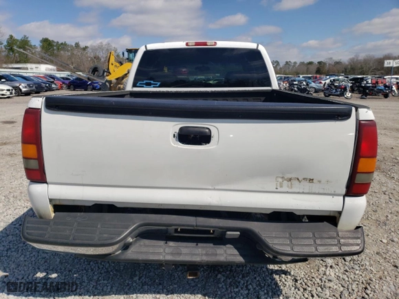 2001 Chevrolet Silverado 1500 LT with VIN 2GCEC19T911144135, listed as a Copart auction lot 46358005 with 319,882 mi miles and Salvage Title. Bid and sale history available at carsss.com. Image 6.