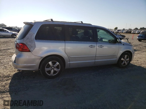 2011 Volkswagen Routan SE with VIN 2V4RW3DG3BR766608, listed as a Copart auction lot 67268015 with 144,329 mi miles and Clean title. Bid and sale history available at DreamBid. Image 3.