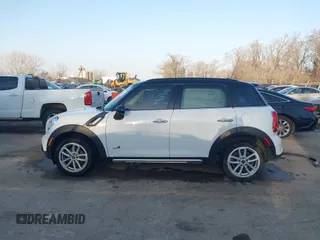 2015 MINI Cooper Countryman S with VIN WMWZC5C50FWP42324, listed as a IAAI auction lot 41795698 with 95,746 mi miles. Bid and sale history available at carsss.com. Image 14.