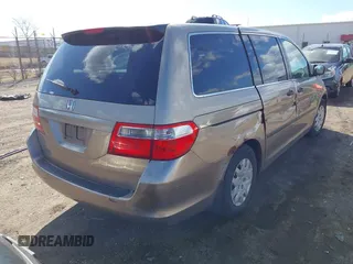 2005 Honda Odyssey LX with VIN 5FNRL382X5B020240, listed as a IAAI auction lot 41888045 with 184,269 mi miles. Bid and sale history available at carsss.com. Image 4.