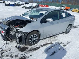 2019 Toyota Prius LE with VIN JTDL9RFU5K3013037, listed as a IAAI auction lot 41363092 with 108,284 mi miles. Bid and sale history available at carsss.com. Image 2.