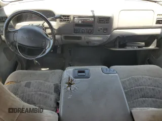 2000 Ford F-250 XL с VIN 1FTNX21F0YED32261, выставлен на аукционе Copart как лот 57243325 с пробегом 306 868 миль миль и Чистый • Clean title. История ставок и продаж доступна на DreamBid. Изображение 8.