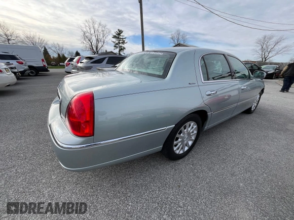 2007 Lincoln Town Car Signature z VIN 1LNHM81V07Y611332, wystawiony jako Copart lot #83524084 z przebiegiem 68 349 mil mil oraz Czysty tytuł • Clean title. Historia ofert i sprzedaży dostępna na DreamBid. Obrazek 4.