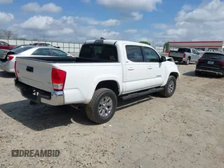 2017 Toyota Tacoma SR5 z VIN 3TMAZ5CN8HM045727, wystawiony jako IAAI lot #41962213 z przebiegiem 88 042 mil mil oraz . Historia ofert i sprzedaży dostępna na DreamBid. Obrazek 4.