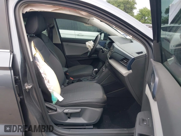 2022 Volkswagen Taos SE z VIN 3VVSX7B2XNM062037, wystawiony jako IAAI lot #42051064 z przebiegiem 30 149 mil mil oraz . Historia ofert i sprzedaży dostępna na DreamBid. Obrazek 5.