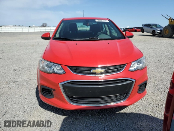 2018 Chevrolet Sonic LT z VIN 1G1JD5SH5J4106052, wystawiony jako Copart lot #52607635 z przebiegiem 83 110 mil mil oraz Szkoda całkowita • Salvage title. Historia ofert i sprzedaży dostępna na DreamBid. Obrazek 5.