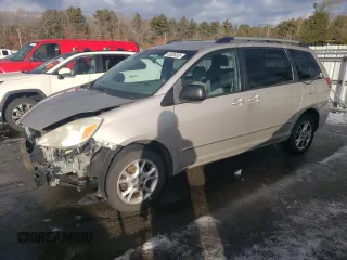 2005 Toyota Sienna LE with VIN 5TDBA23C25S047963, listed as a Copart auction lot 43826585 with 189,785 mi miles and Salvage Title. Bid and sale history available at carsss.com. Image 1.