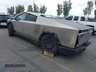 2024 Tesla Cybertruck z VIN 7G2CEHED9RA017042, wystawiony jako IAAI lot #42098366 z przebiegiem 11 652 mil mil oraz . Historia ofert i sprzedaży dostępna na DreamBid. Obrazek 3.